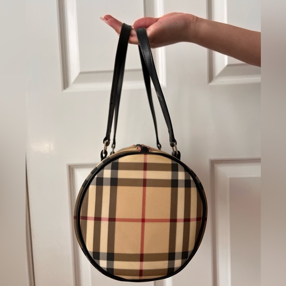 USED BEIGE VINTAGE CHECK COATED CANVAS BARREL BAG - Picture 2 of 5